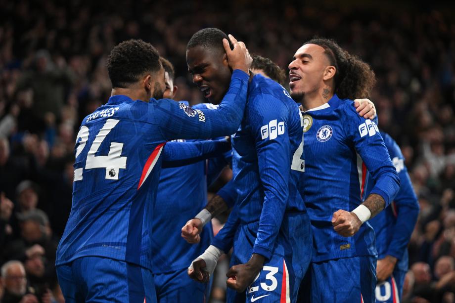 [图]英超-查洛巴梅里诺破门 十人切尔西1-1阿森纳